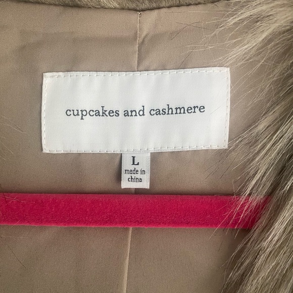 Cupcakes and Cashmere Fur Vest - Large - Picture 3 of 4